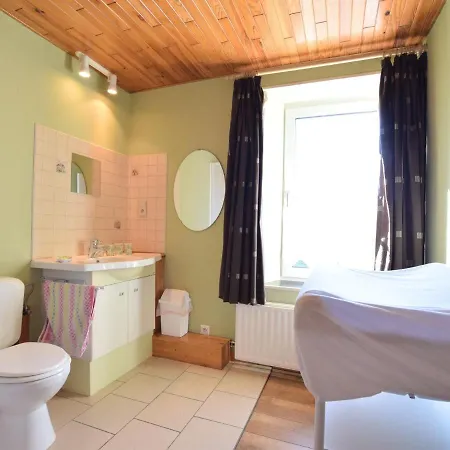 Cozy Near The Forest In Bovigny 度假居 *