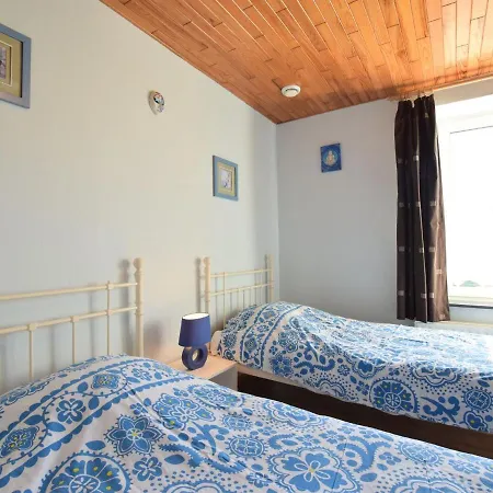 Cozy Near The Forest In Bovigny 度假居 *